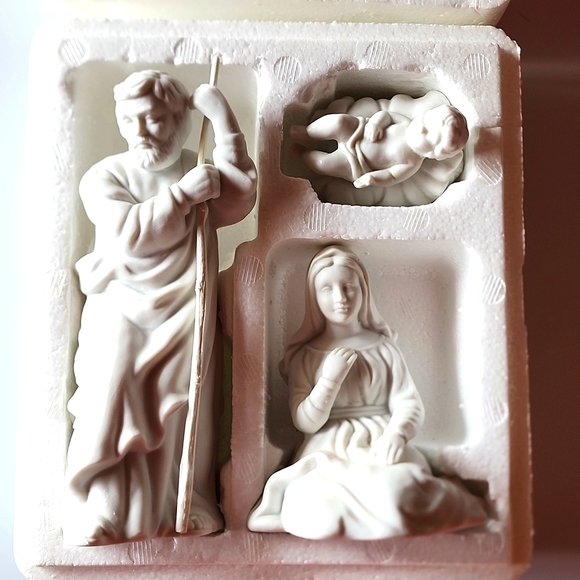 1991 Avon Nativity  Collectibles. Holy Family Three Porcelain Figurines. - Picture 1 of 9
